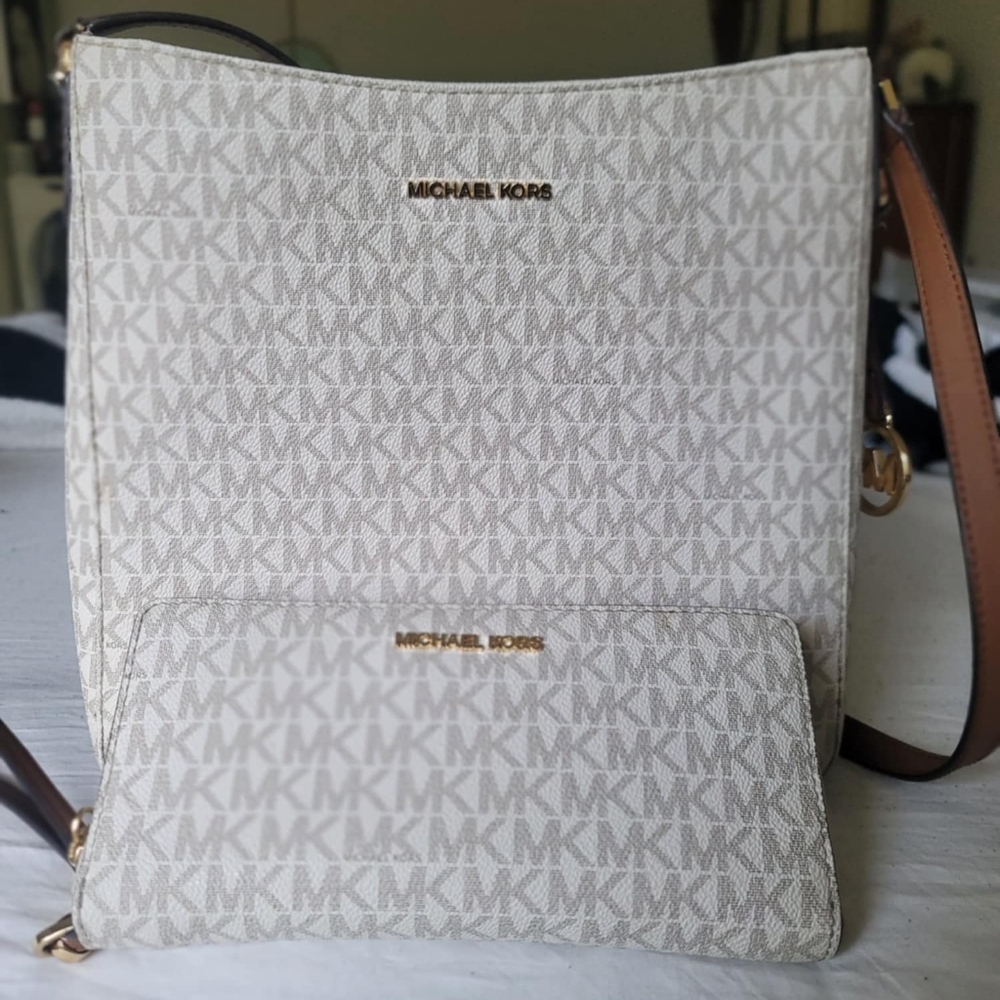 MICHAEL KORS JET SET TRAVEL MESSENGER LARGE CROSSBODY + WALLET SET